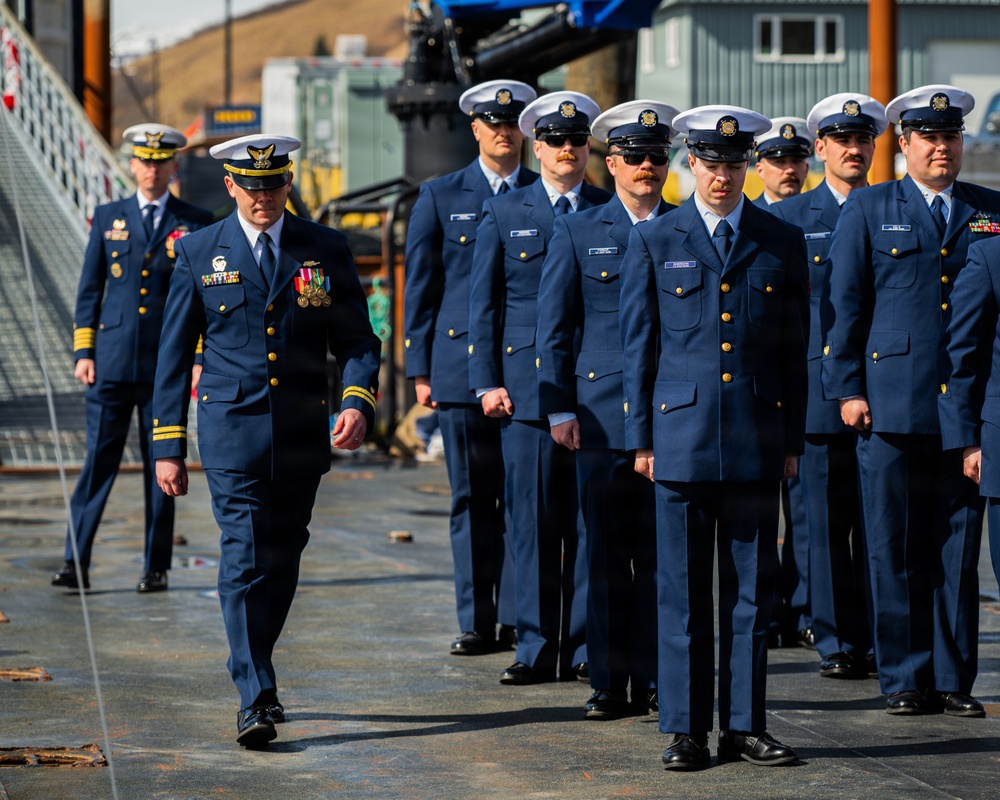 Coast Guard Cutter Earl Cunningham conducts Change of Command ceremony
