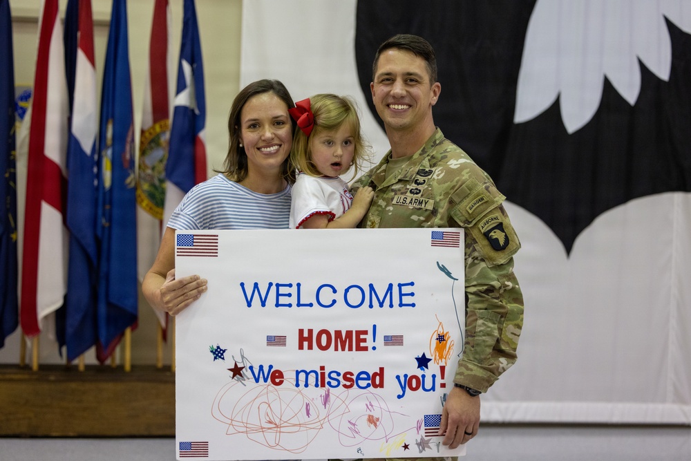 101st HHBN Soldiers return from Border Mission