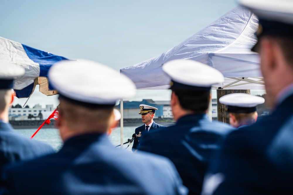 Coast Guard Cutter Earl Cunningham conducts Change of Command ceremony