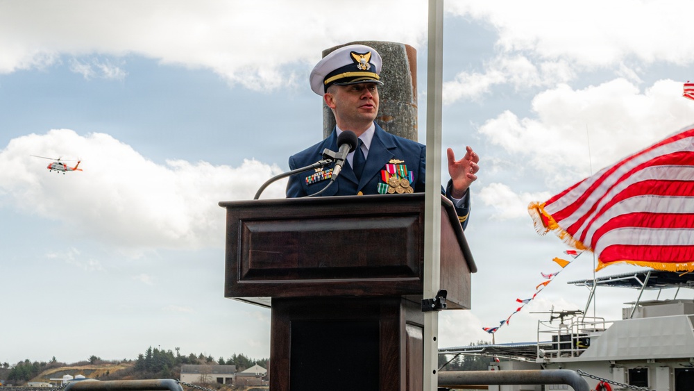Coast Guard Cutter Earl Cunningham conducts Change of Command ceremony