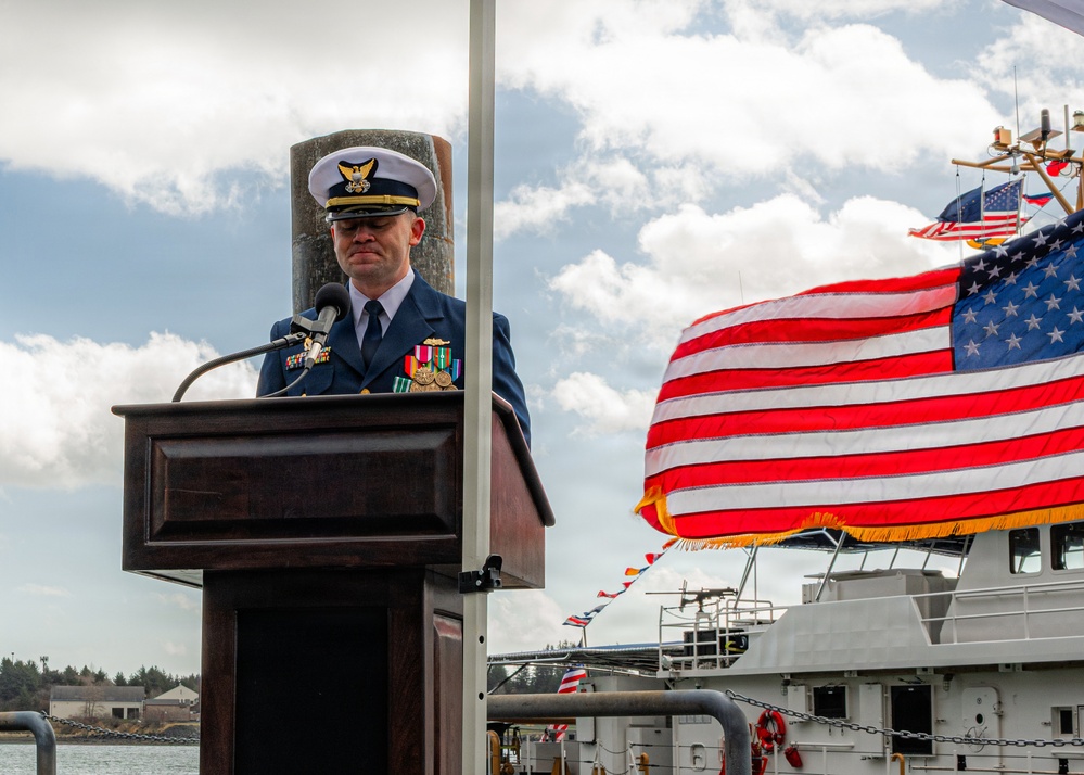 Coast Guard Cutter Earl Cunningham conducts Change of Command ceremony