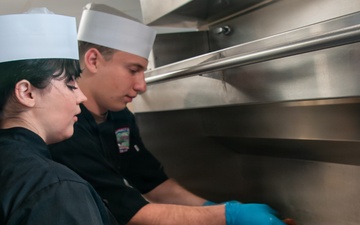USS Ronald Reagan (CVN 76) Sailors Prepare Food in the Galley