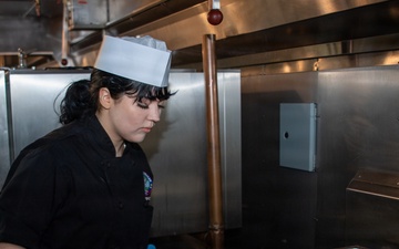 USS Ronald Reagan (CVN 76) Sailors Prepare Food in the Galley