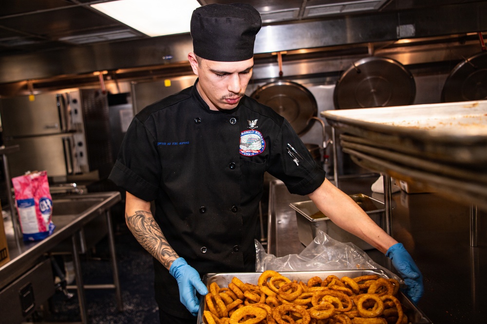 USS Ronald Reagan (CVN 76) Sailors Prepare Food in the Galley