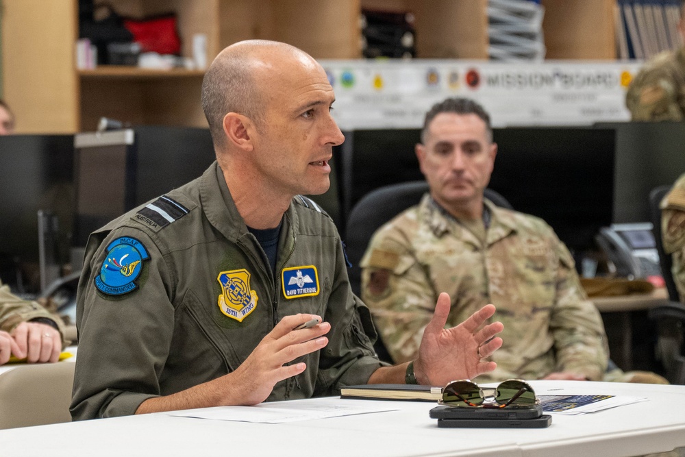 AVM Titheridge tours the 15th Wing