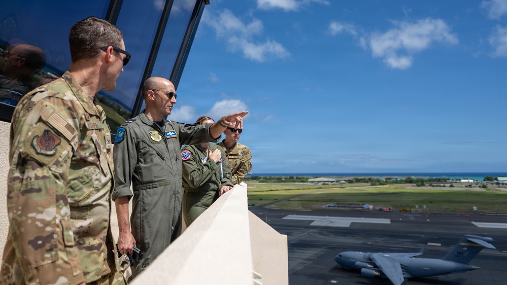 AVM Titheridge tours the 15th Wing