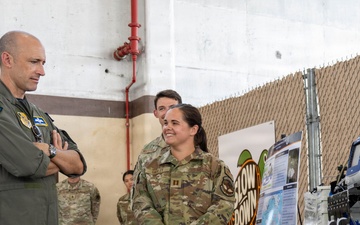 AVM Titheridge tours the 15th Wing