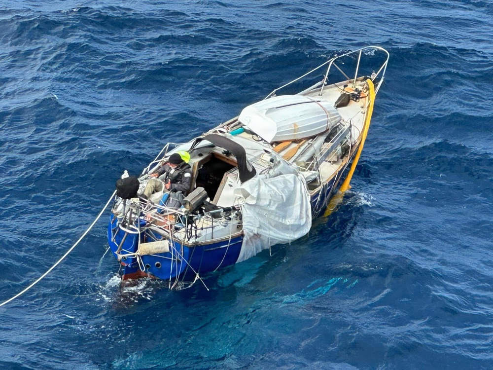 Coast Guard coordinates rescue of injured mariner 489 miles off the Oregon Coast