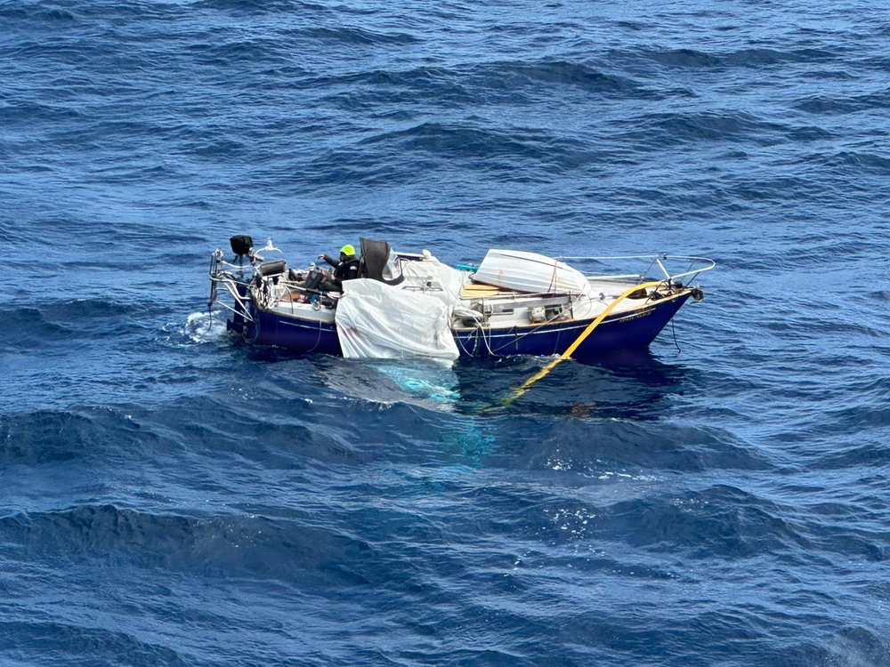 Coast Guard coordinates rescue of injured mariner 489 miles off the Oregon Coast