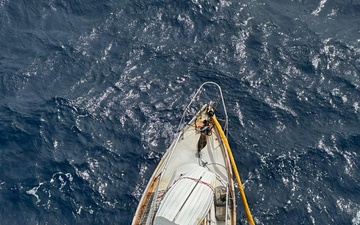Coast Guard coordinates rescue of injured mariner 489 miles off the Oregon Coast
