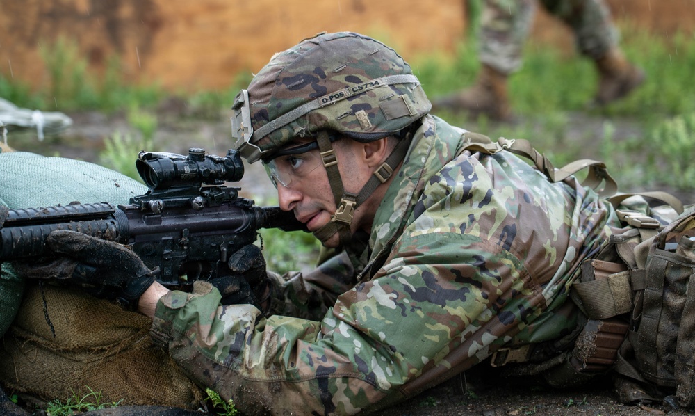Soldiers conduct Combat Drills During E3B Testing