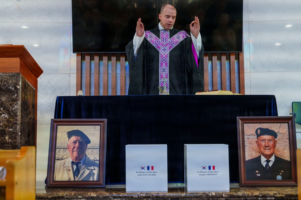 Commander, USFK Attends Interment Ceremony for French Veterans of Korean War
