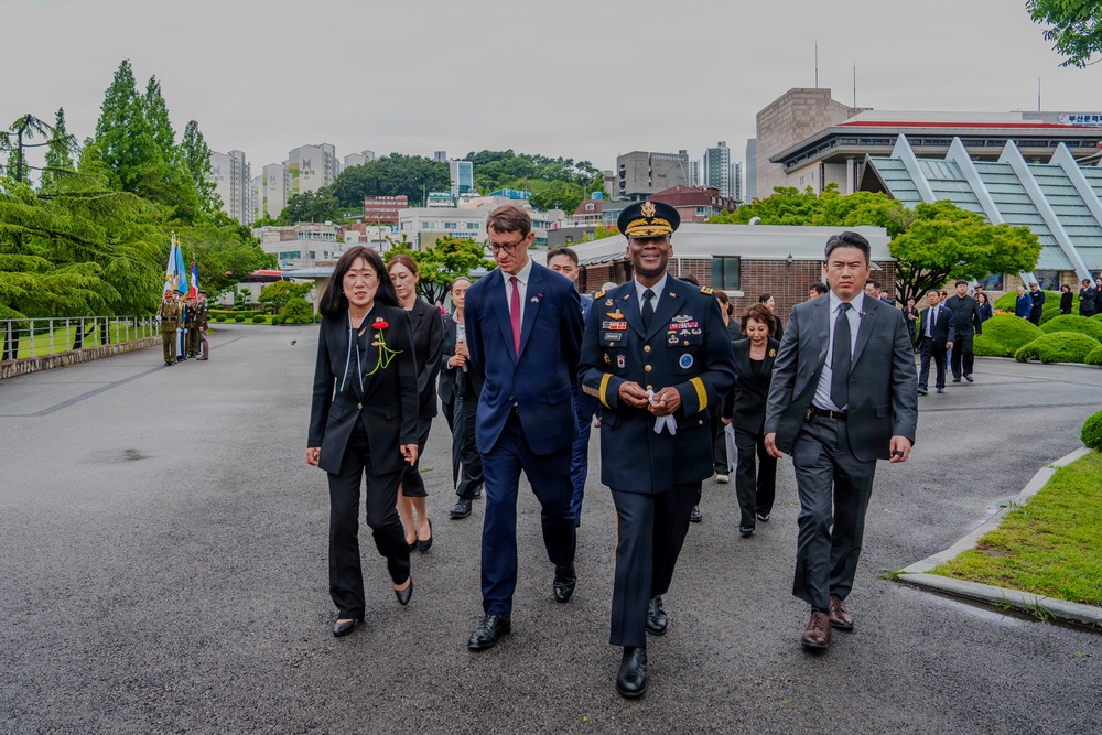Commander, USFK Attends Interment Ceremony for French Veterans of Korean War