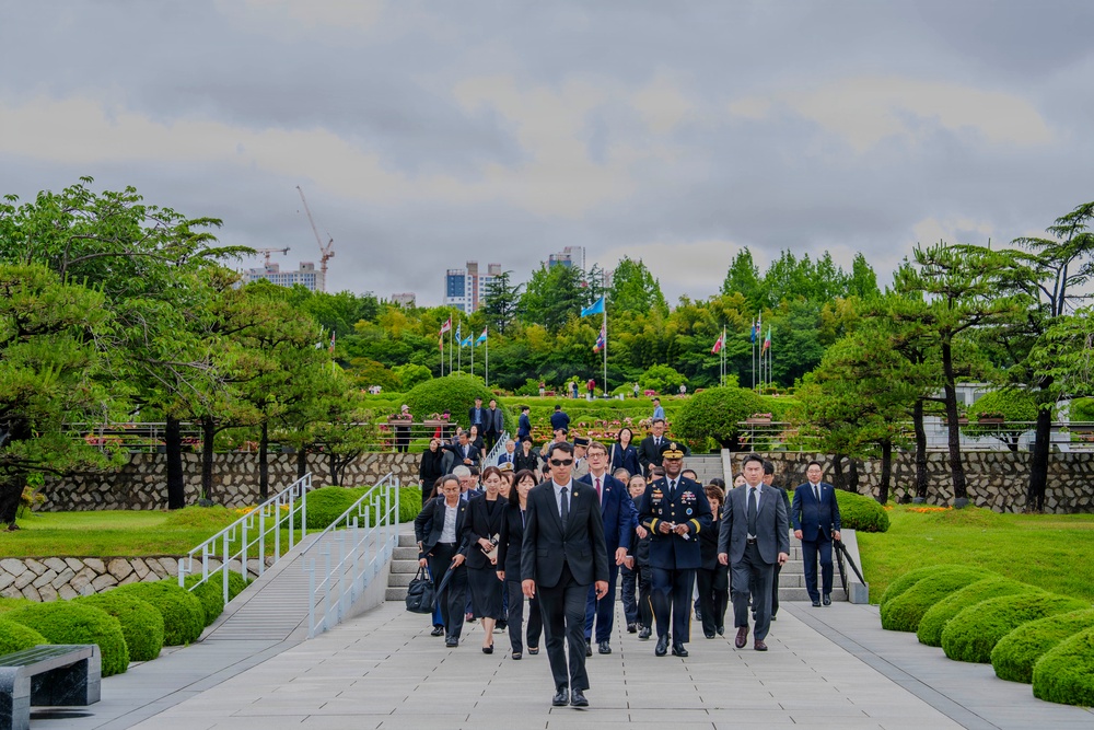Commander, USFK Attends Interment Ceremony for French Veterans of Korean War