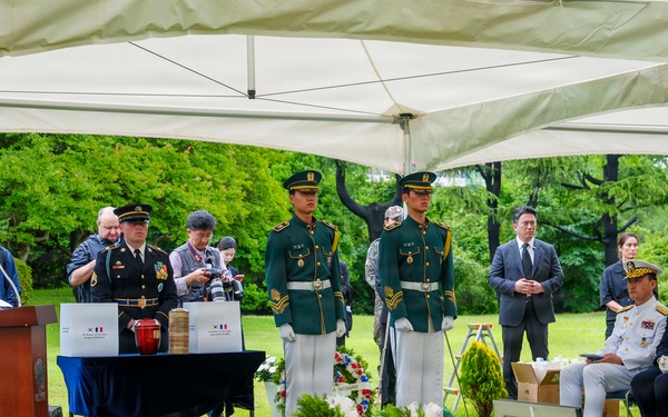 Commander, USFK Attends Interment Ceremony for French Veterans of Korean War