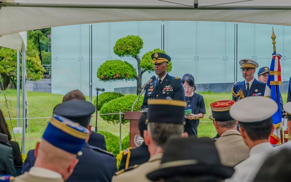 Commander, USFK Attends Interment Ceremony for French Veterans of Korean War
