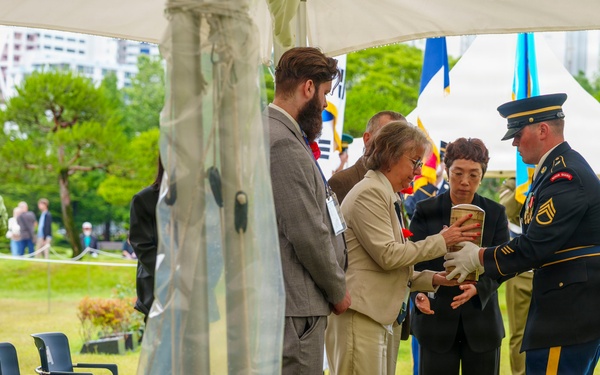Commander, USFK Attends Interment Ceremony for French Veterans of Korean War