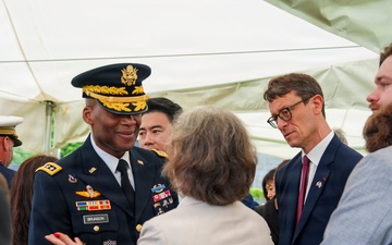 Commander, USFK Attends Interment Ceremony for French Veterans of Korean War