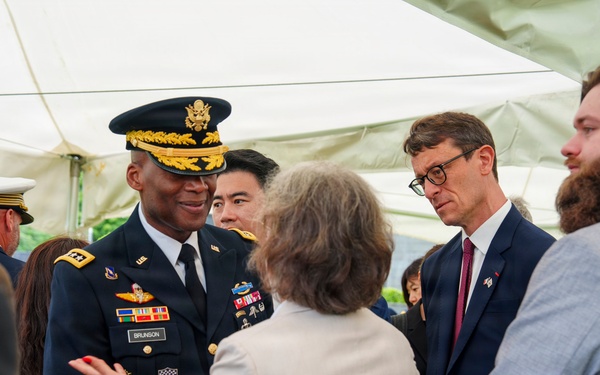 Commander, USFK Attends Interment Ceremony for French Veterans of Korean War