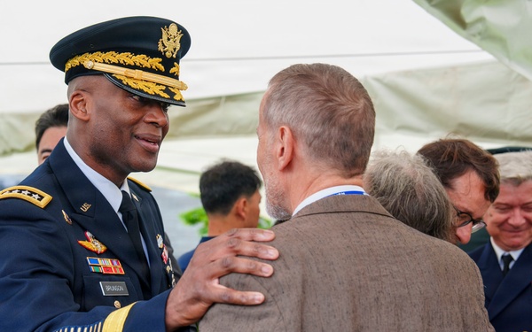 Commander, USFK Attends Interment Ceremony for French Veterans of Korean War