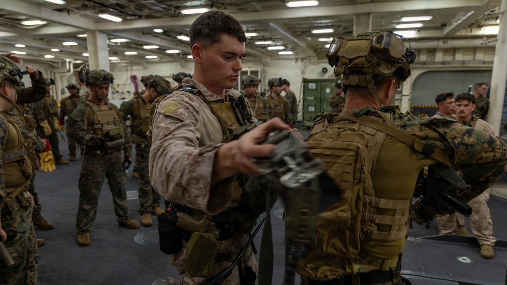 LCF-24: Fast-Roping &amp; Caving Ladder Drills Aboard USS Fort Lauderdale