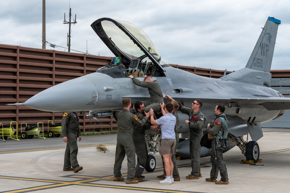51st FW deputy commander takes final flight