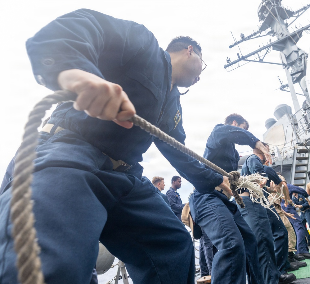 USS Mustin conducts line-handling training
