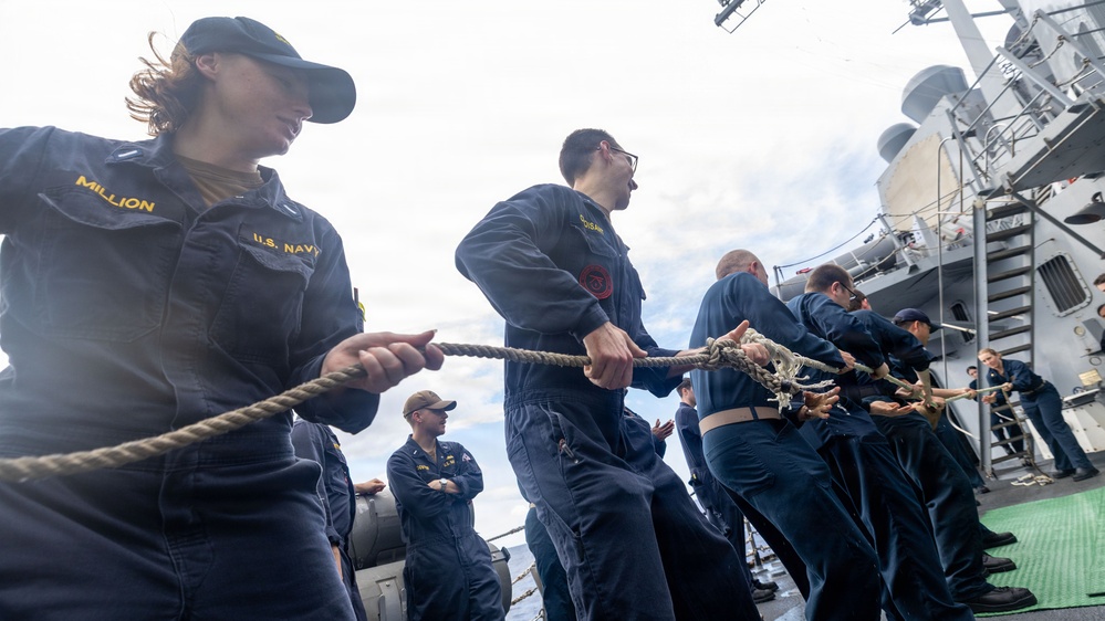 USS Mustin conducts line-handling training