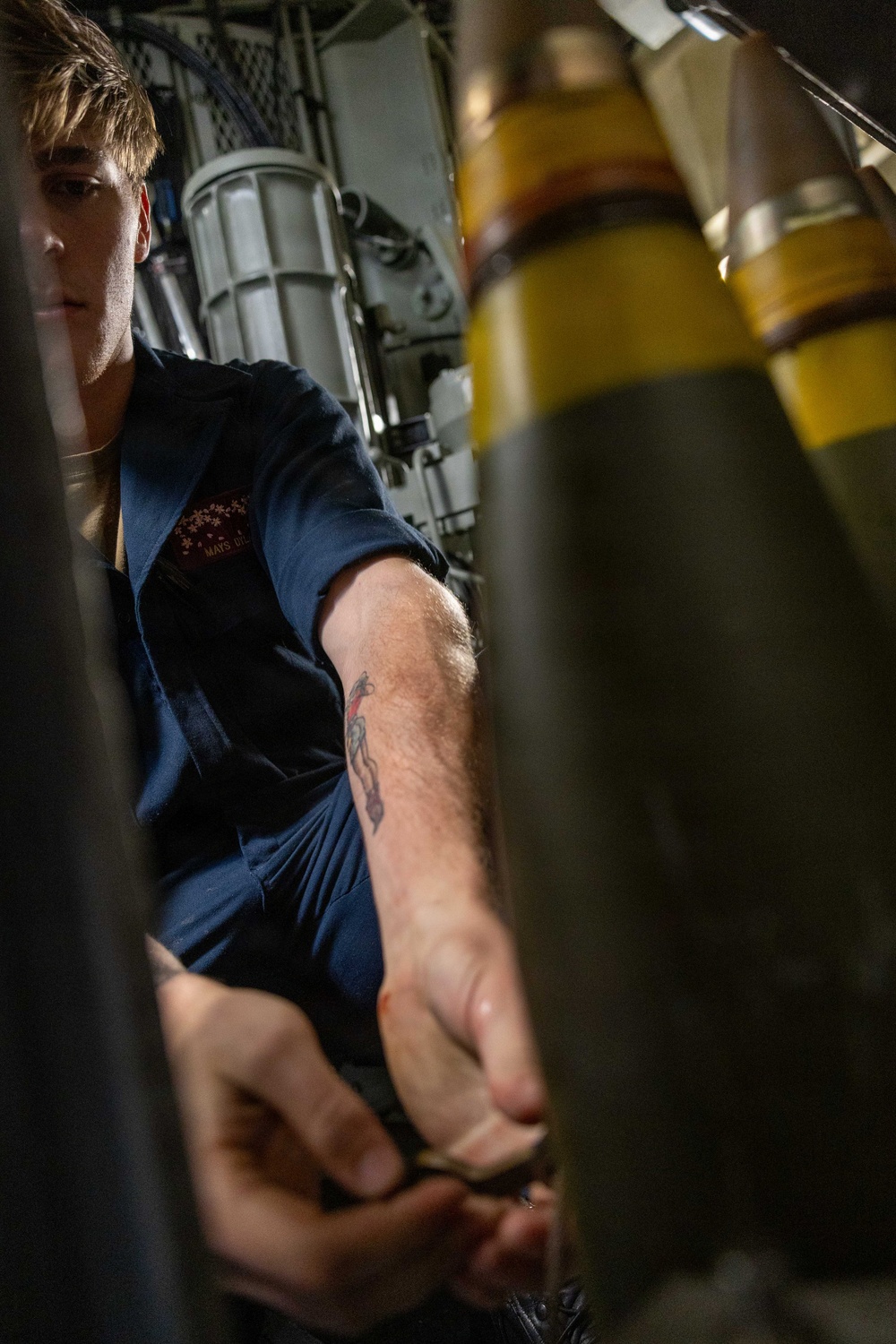 USS Mustin conducts Mark 45 5-inch gun maintenance