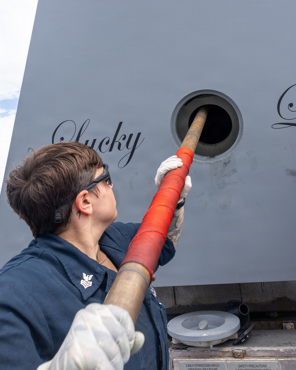 USS Mustin conducts Mark 45 5-inch gun maintenance