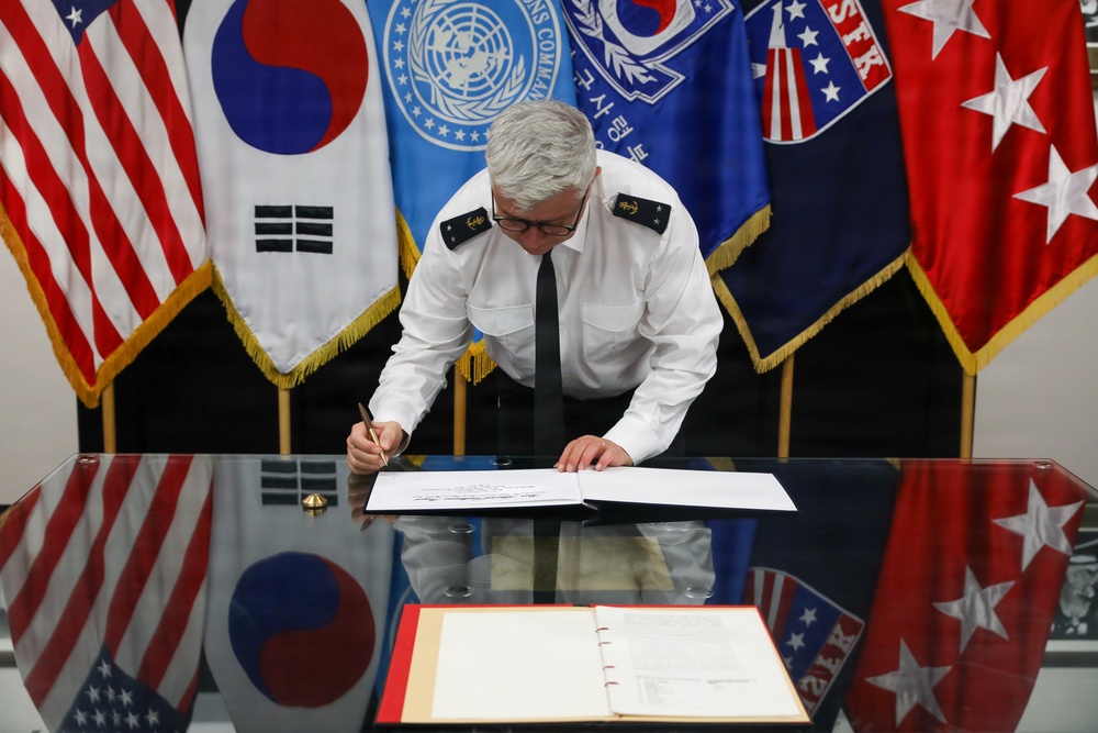 Rear Admiral Guillaume Pinget Visits United Nations Command