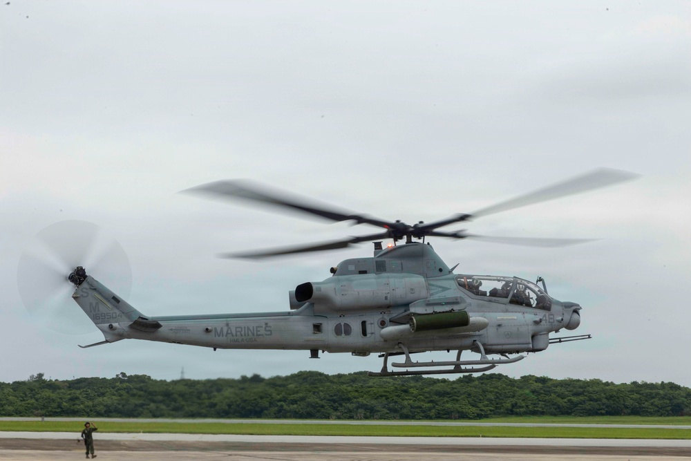 1st MAW commanding general welcomes HMLA-367 to Okinawa