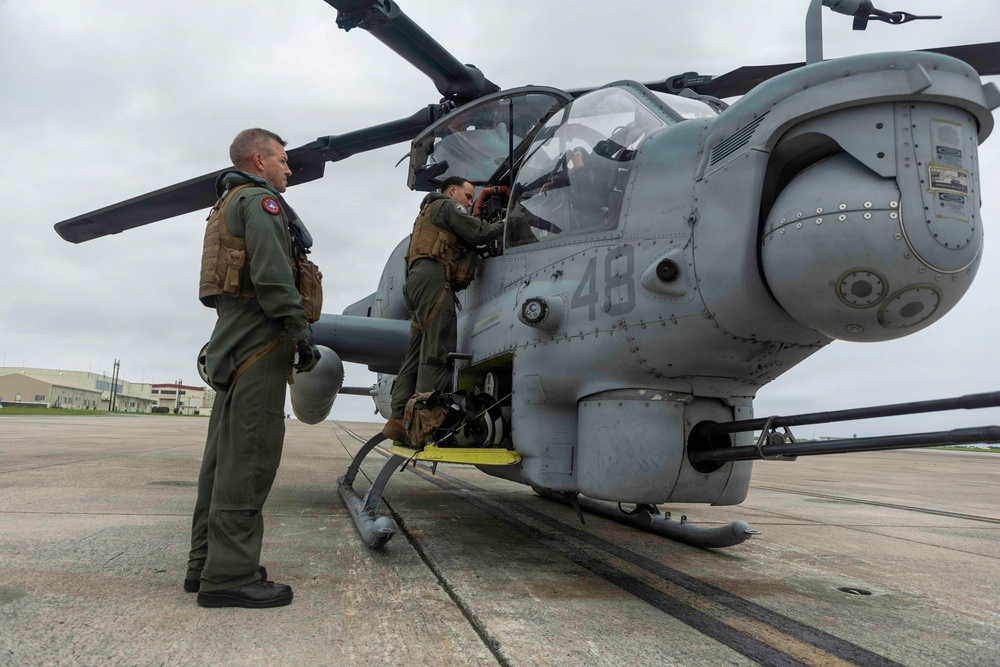1st MAW commanding general welcomes HMLA-367 to Okinawa