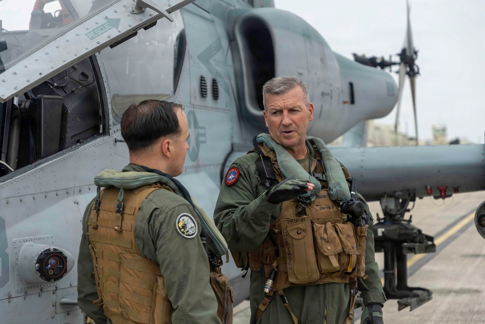 1st MAW commanding general welcomes HMLA-367 to Okinawa