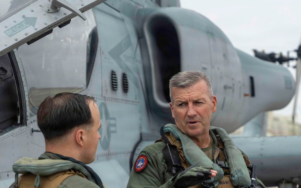 1st MAW commanding general welcomes HMLA-367 to Okinawa