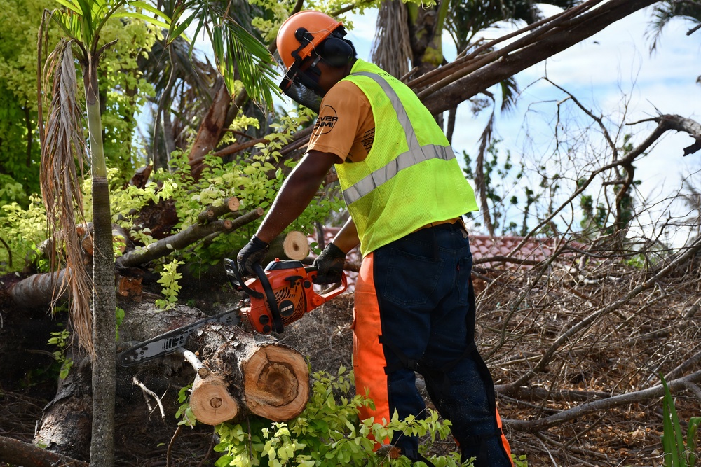 USACE Removes Super Typhoon Sinlaku Debris on Mañagaha Island