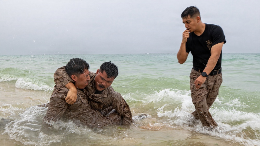 3rd Maintenance Battalion Conducts MCMAP Training on Torii Beach