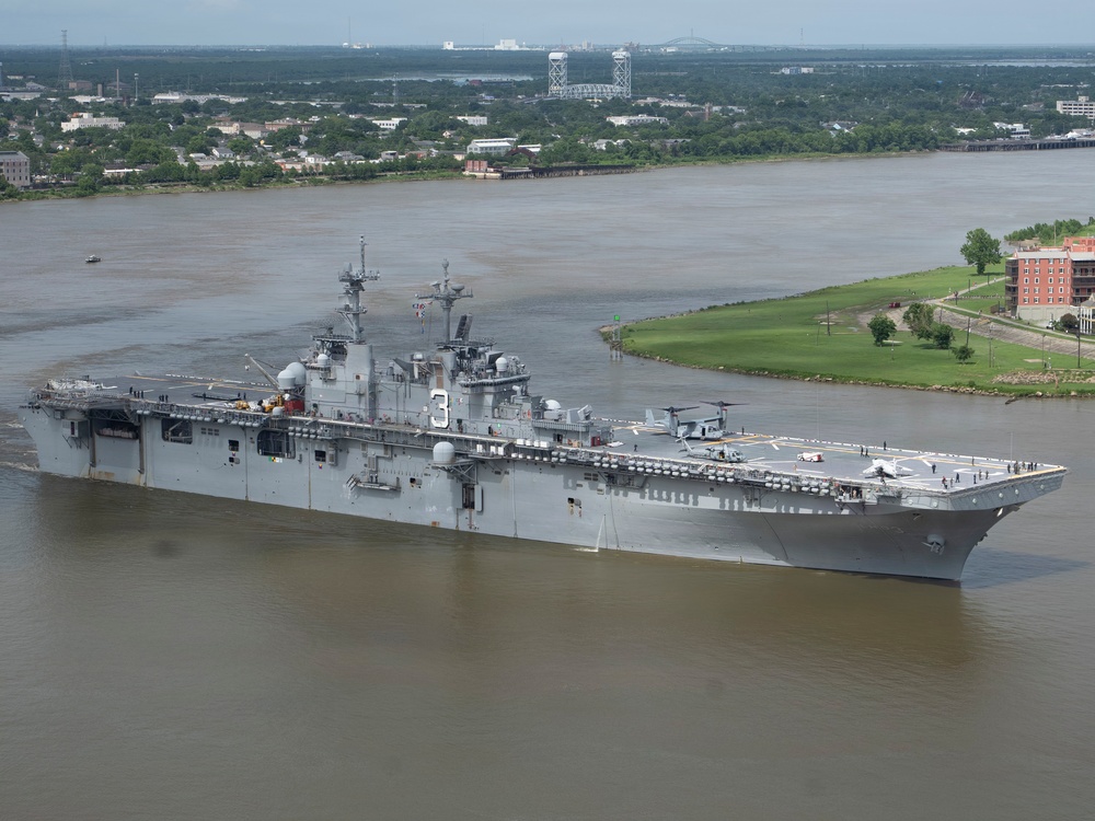 Kearsarge Transits the Mississippi River During Sail 250 NOLA