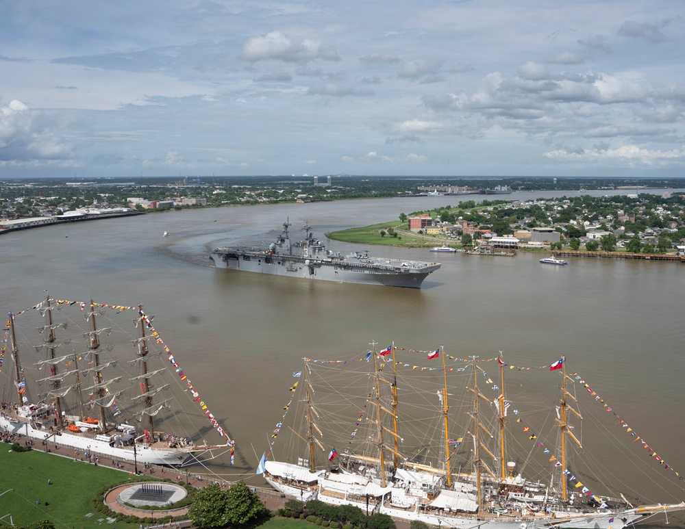 Kearsarge Transits the Mississippi River During Sail 250 NOLA
