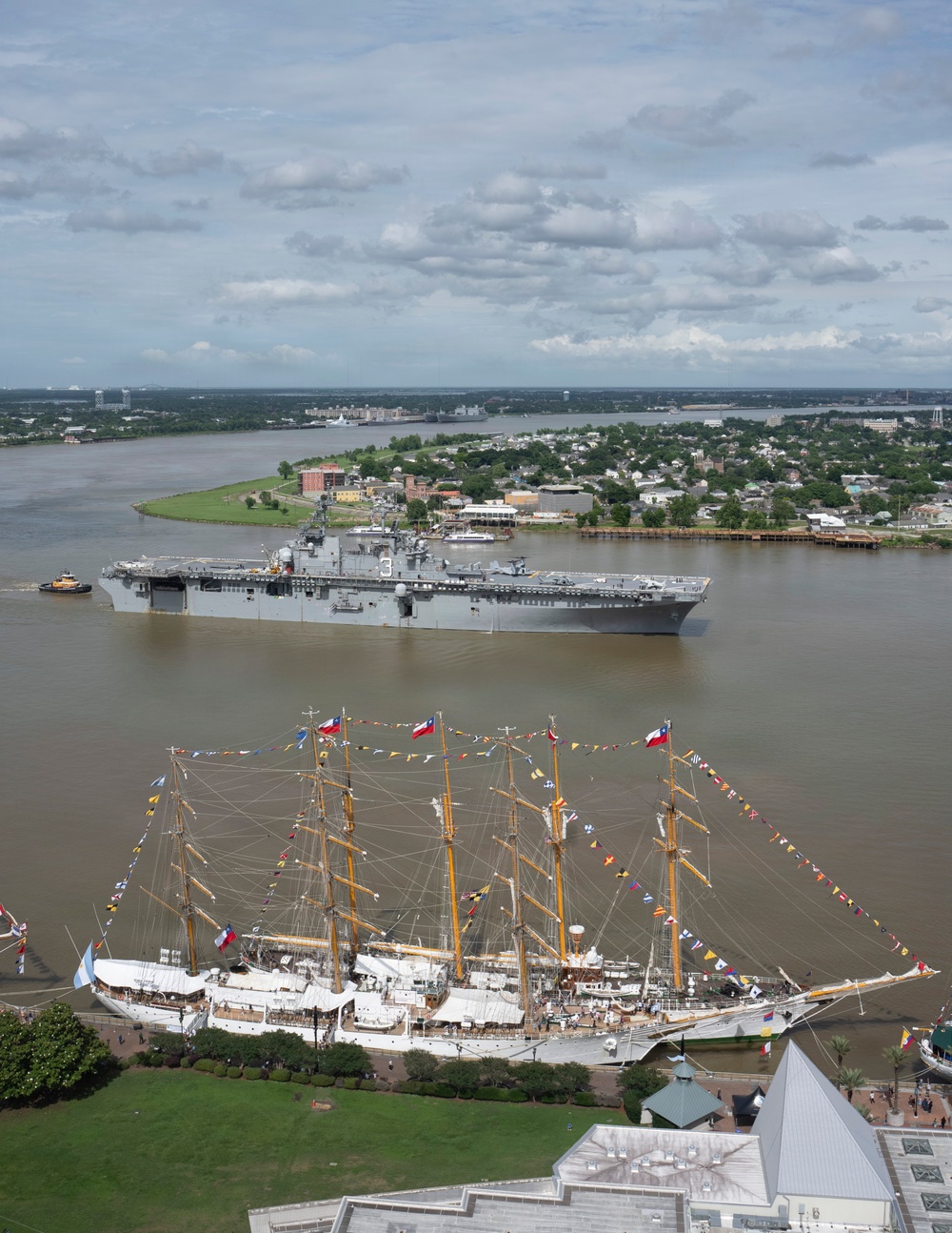 Kearsarge Transits the Mississippi River During Sail 250 NOLA