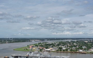 Kearsarge Transits the Mississippi River During Sail 250 NOLA