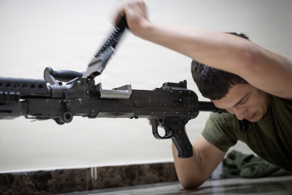 U.S. Marines conduct M240b performance evaluation checklist
