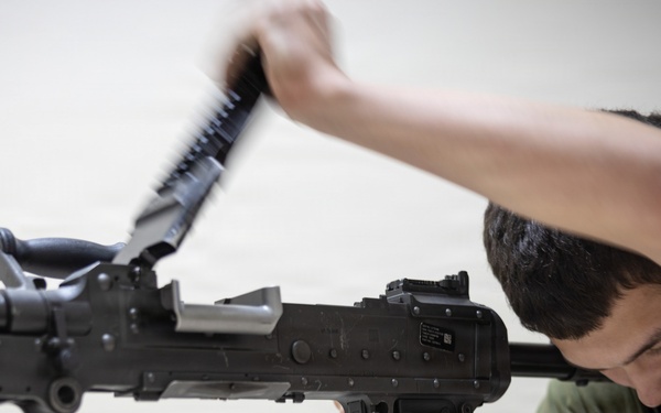 U.S. Marines conduct M240b performance evaluation checklist