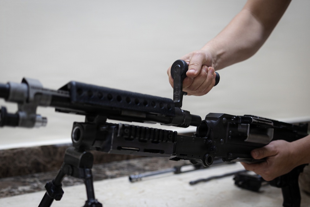 U.S. Marines conduct M240b performance evaluation checklist