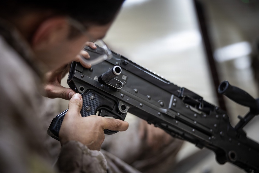 U.S. Marines conduct M240b performance evaluation checklist