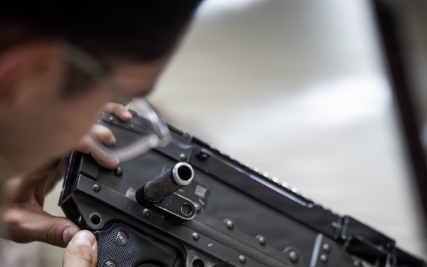 U.S. Marines conduct M240b performance evaluation checklist