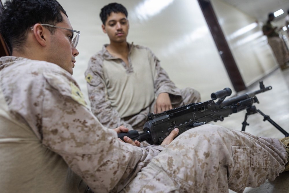 U.S. Marines conduct M240b performance evaluation checklist