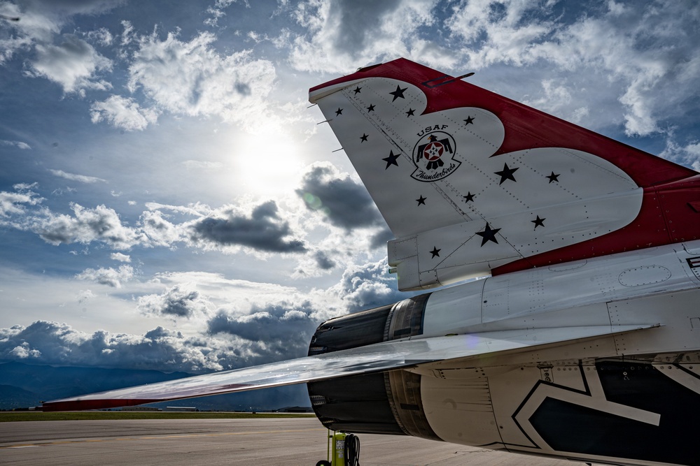 Thunderbirds Arrive for U.S. Air Force Academy Graduation Flyover
