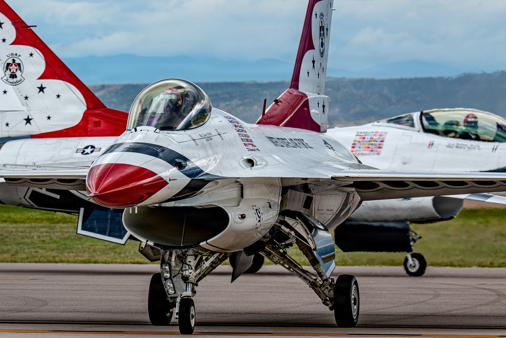 Thunderbirds Arrive for U.S. Air Force Academy Graduation Flyover