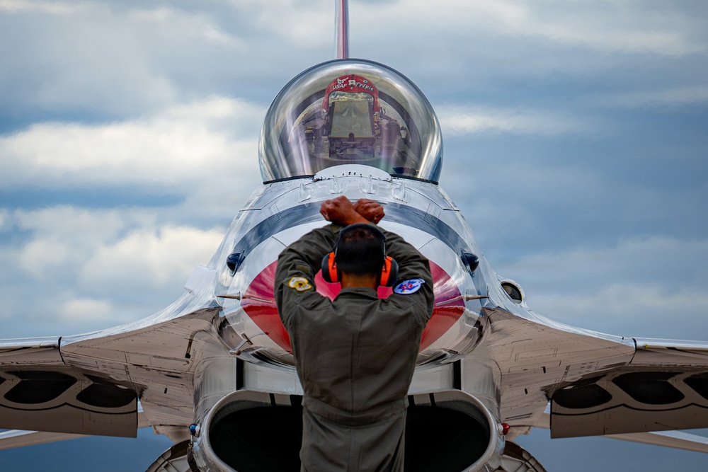 Thunderbirds Arrive for U.S. Air Force Academy Graduation Flyover